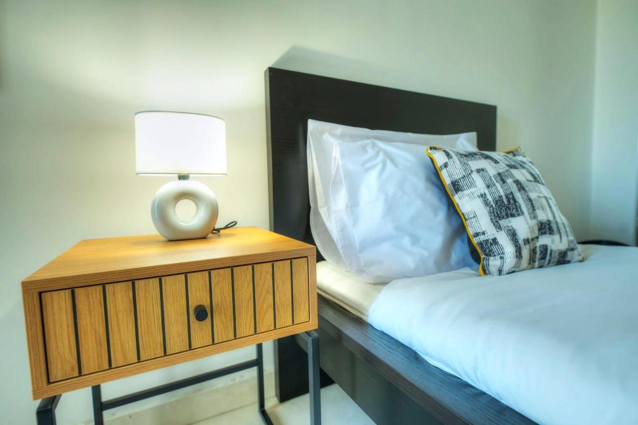 Seafront Beautifully Furnished 2 Bedrooms Gogzr-3 Gzira