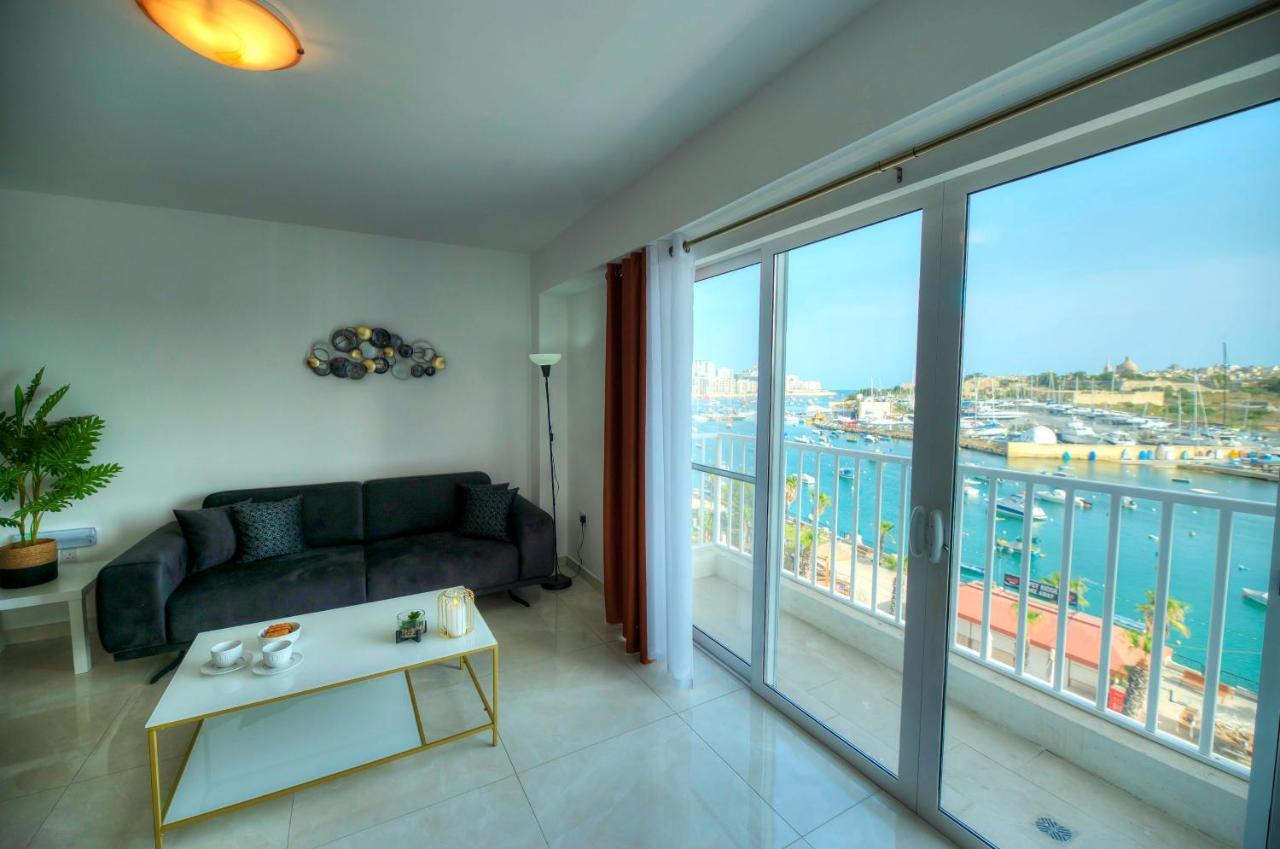 Seafront Beautifully Furnished 2 Bedrooms Gogzr-3 Apartment Gzira