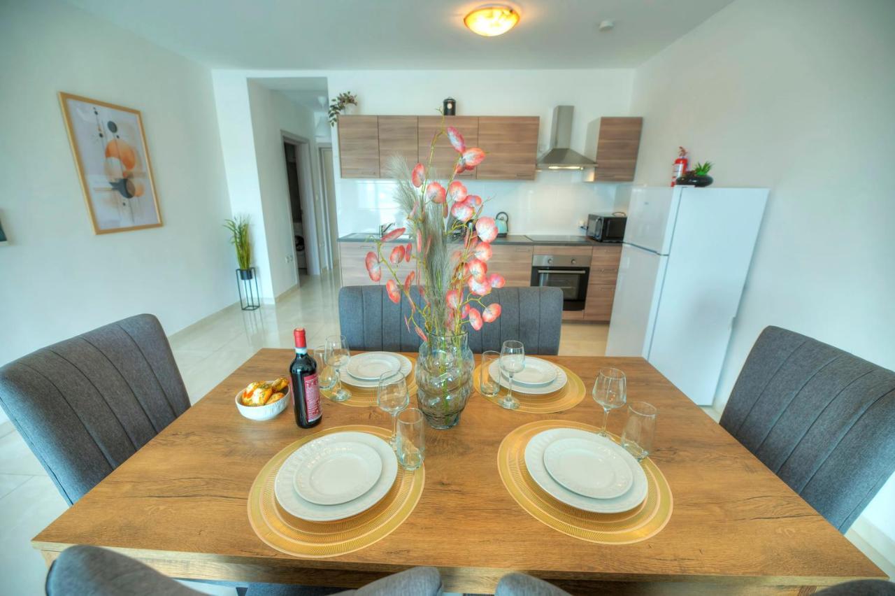 Seafront Beautifully Furnished 2 Bedrooms Gogzr-3 Apartment