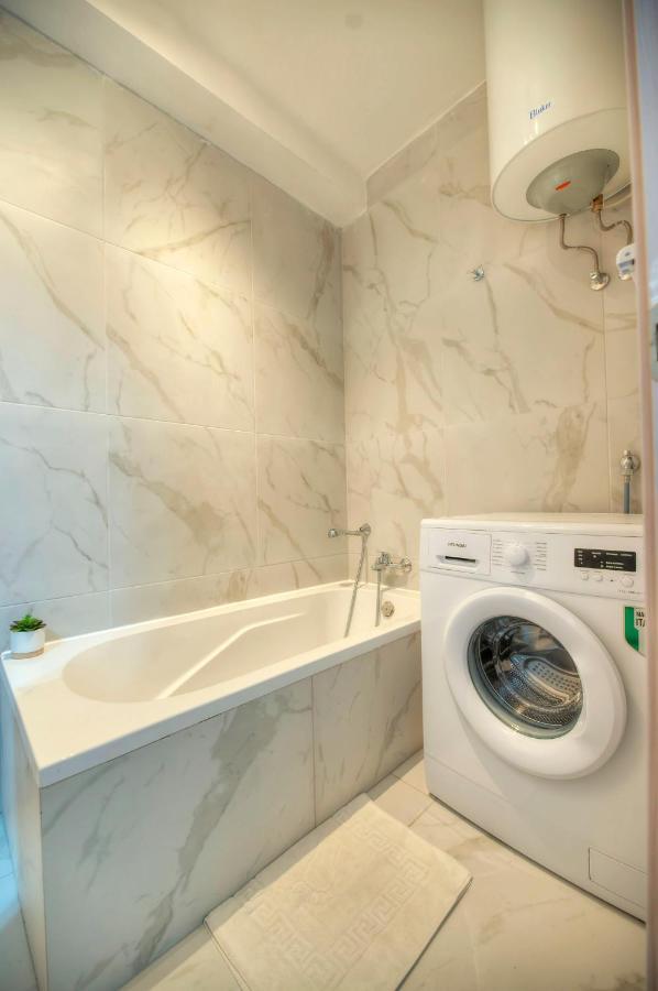 Seafront Beautifully Furnished 2 Bedrooms Gogzr-3 *