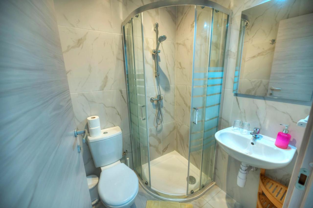 Seafront Beautifully Furnished 2 Bedrooms Gogzr-3