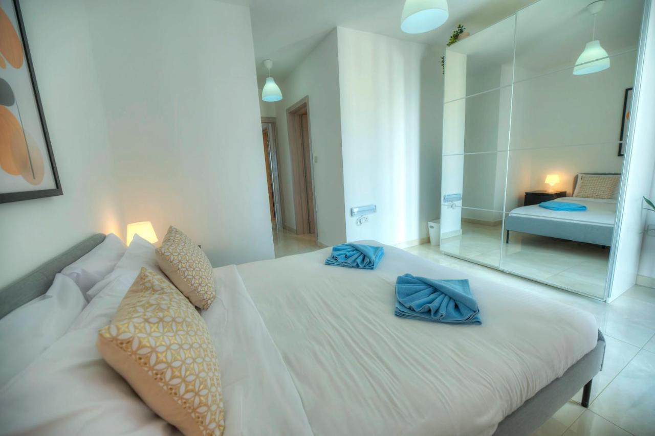 Apartment Seafront Beautifully Furnished 2 Bedrooms Gogzr-3 *